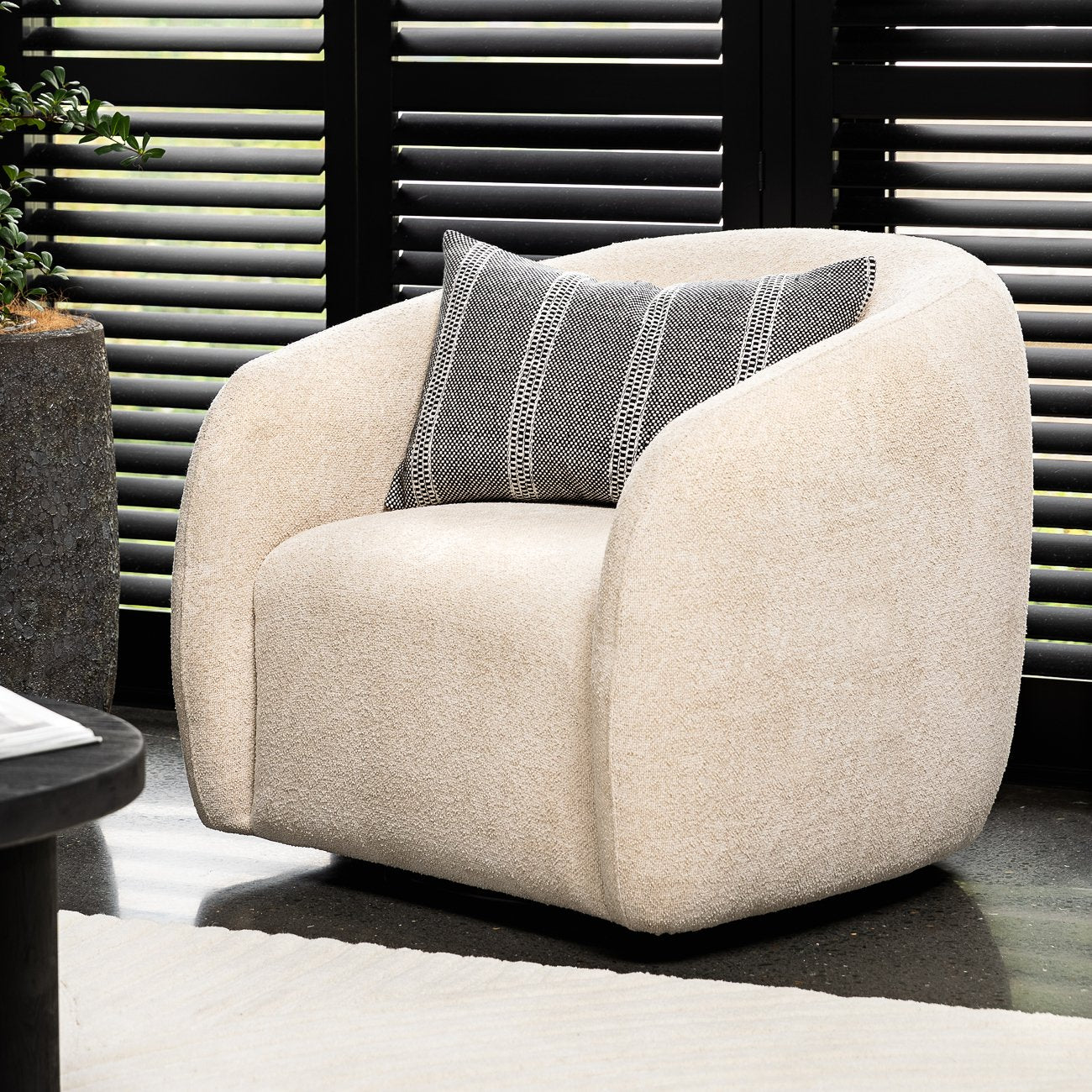 Max Swivel Chair – Natural